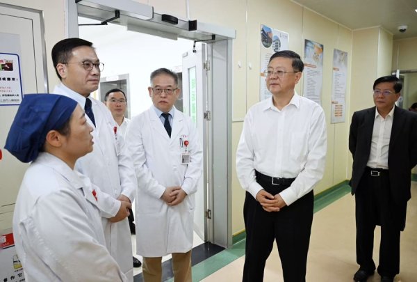 配资头条网站 建强护理队伍、完善照护体系、提升服务质量！陈吉宁调研免陪照护服务试点工作